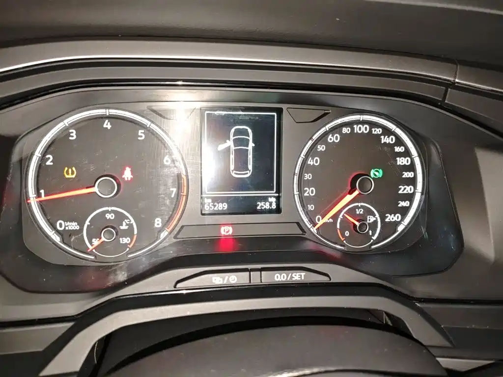 VOLKSWAGEN POLO