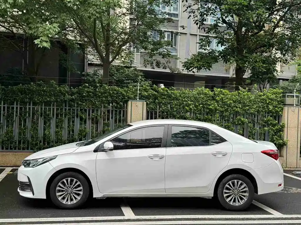 Toyota Corolla 2018 1.2T S-CVT GL Smart Edition фото 2