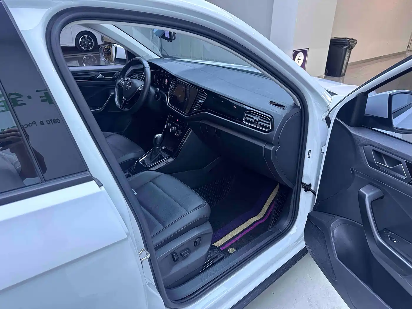 Volkswagen T-ROC 2022 280TSI DSG 2WD Comfort PLUS фото 11
