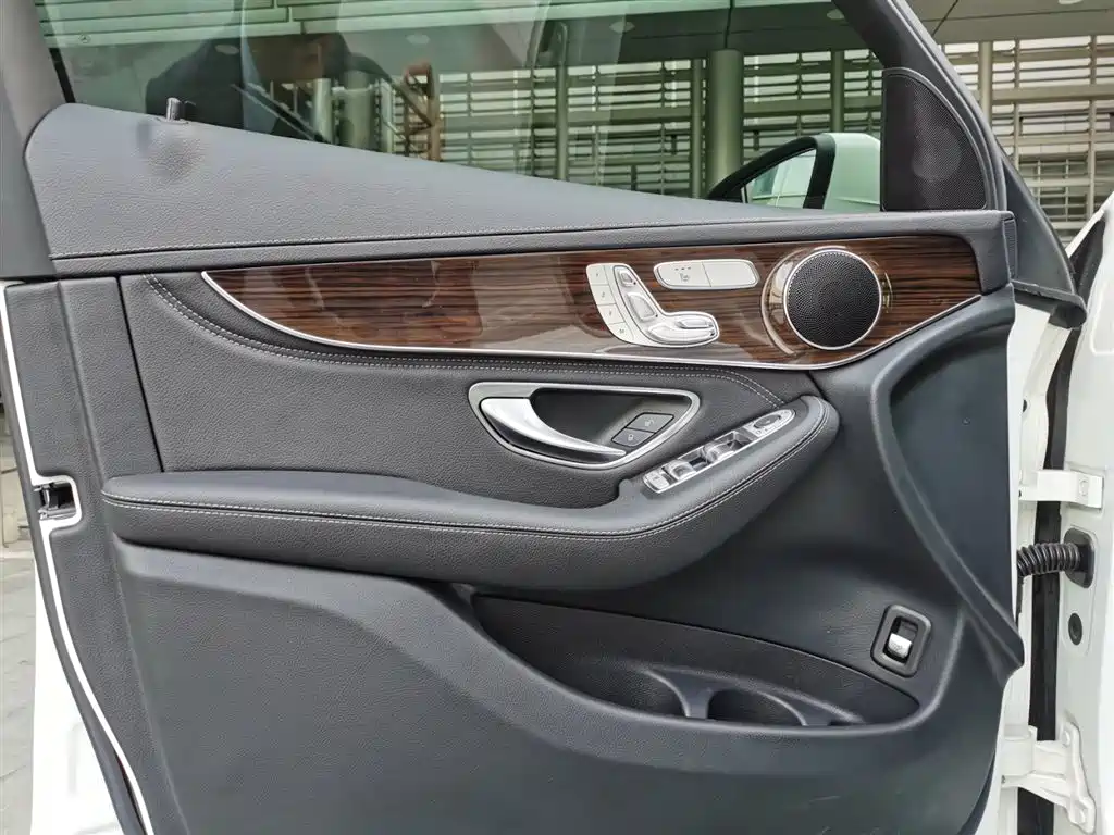 Mercedes-Benz GLC 2019 GLC 260 L 4MATIC Luxury фото 16