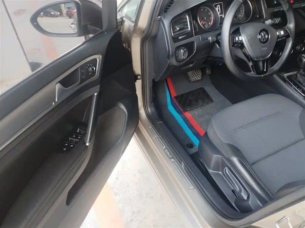 Volkswagen Golf 2018 230TSI Automatic Comfort фото 16