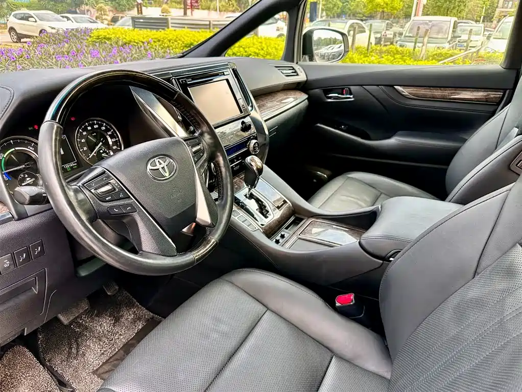 Toyota Vellfire 2019 Hybrid 2.5L HV Premium Edition фото 9