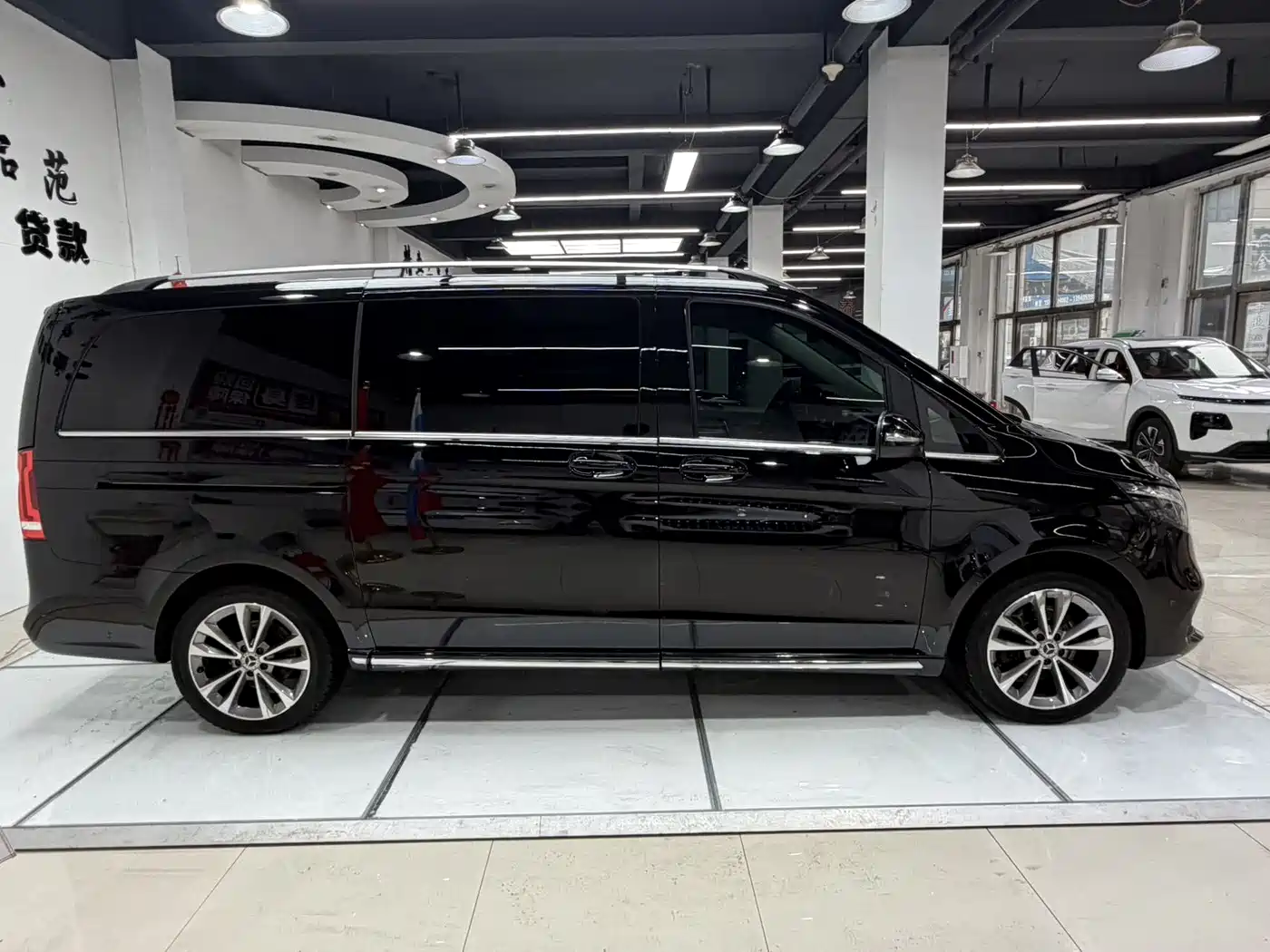 Mercedes-Benz V-Class 2022 V 260 Pilot Edition фото 6