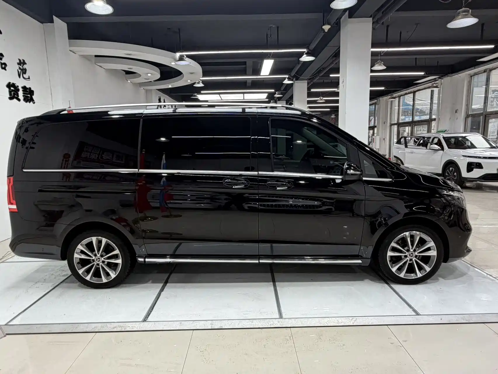 Фото 6 - Mercedes-Benz V-Class