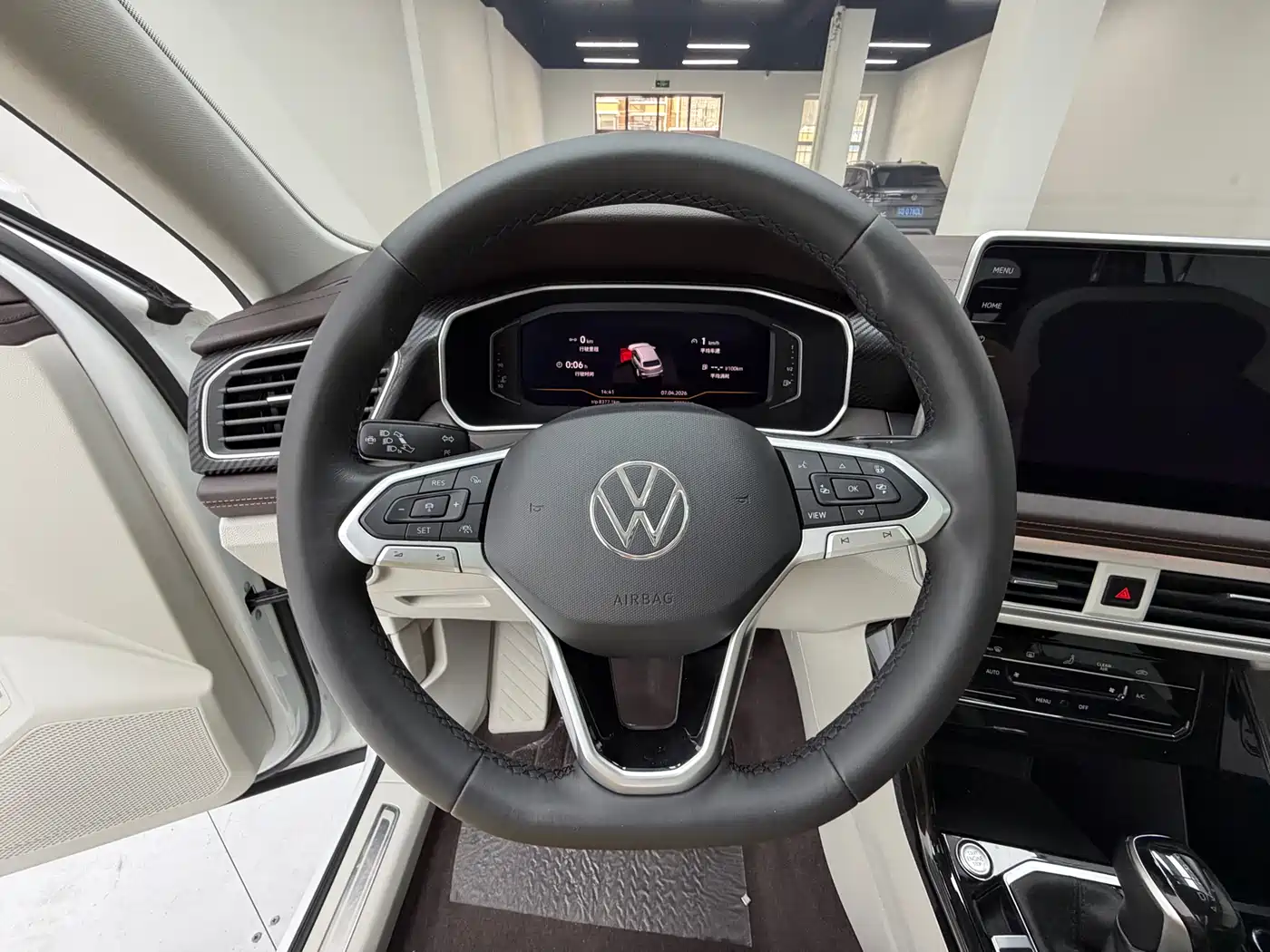 Volkswagen Tayron 2023 280TSI 2WD Luxury Plus Advanced Edition фото 9