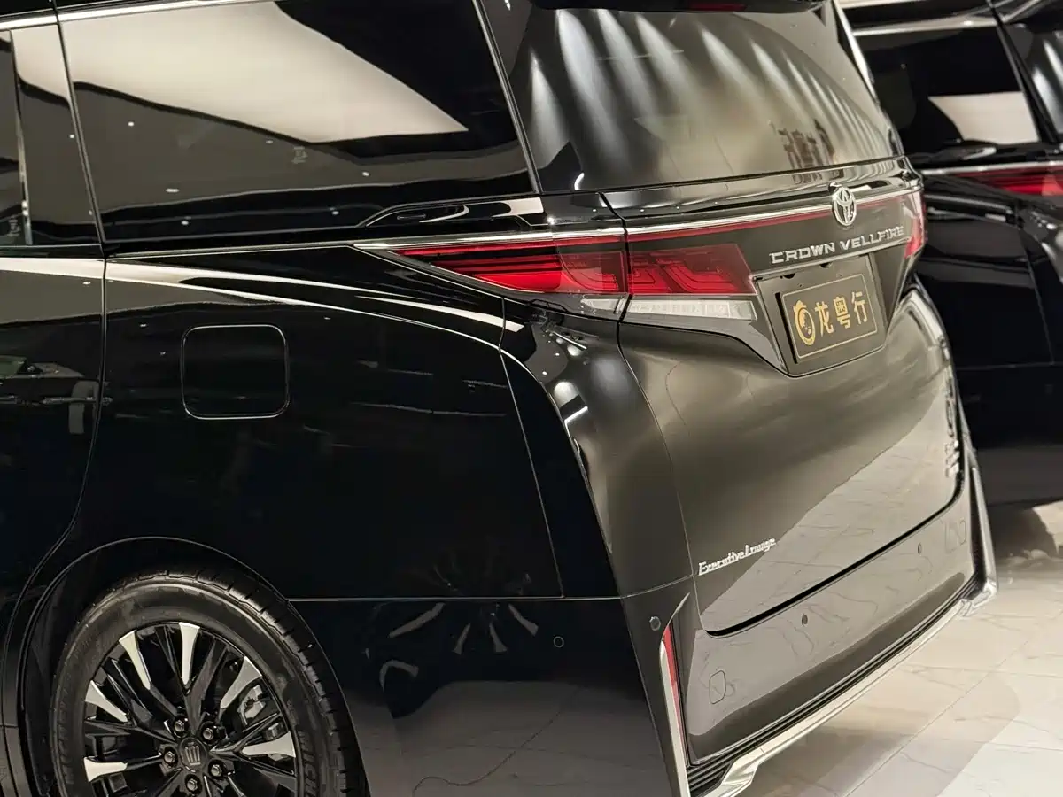 Toyota Vellfire 2024 Crown Hybrid 2.5L Executive Premium Edition фото 9