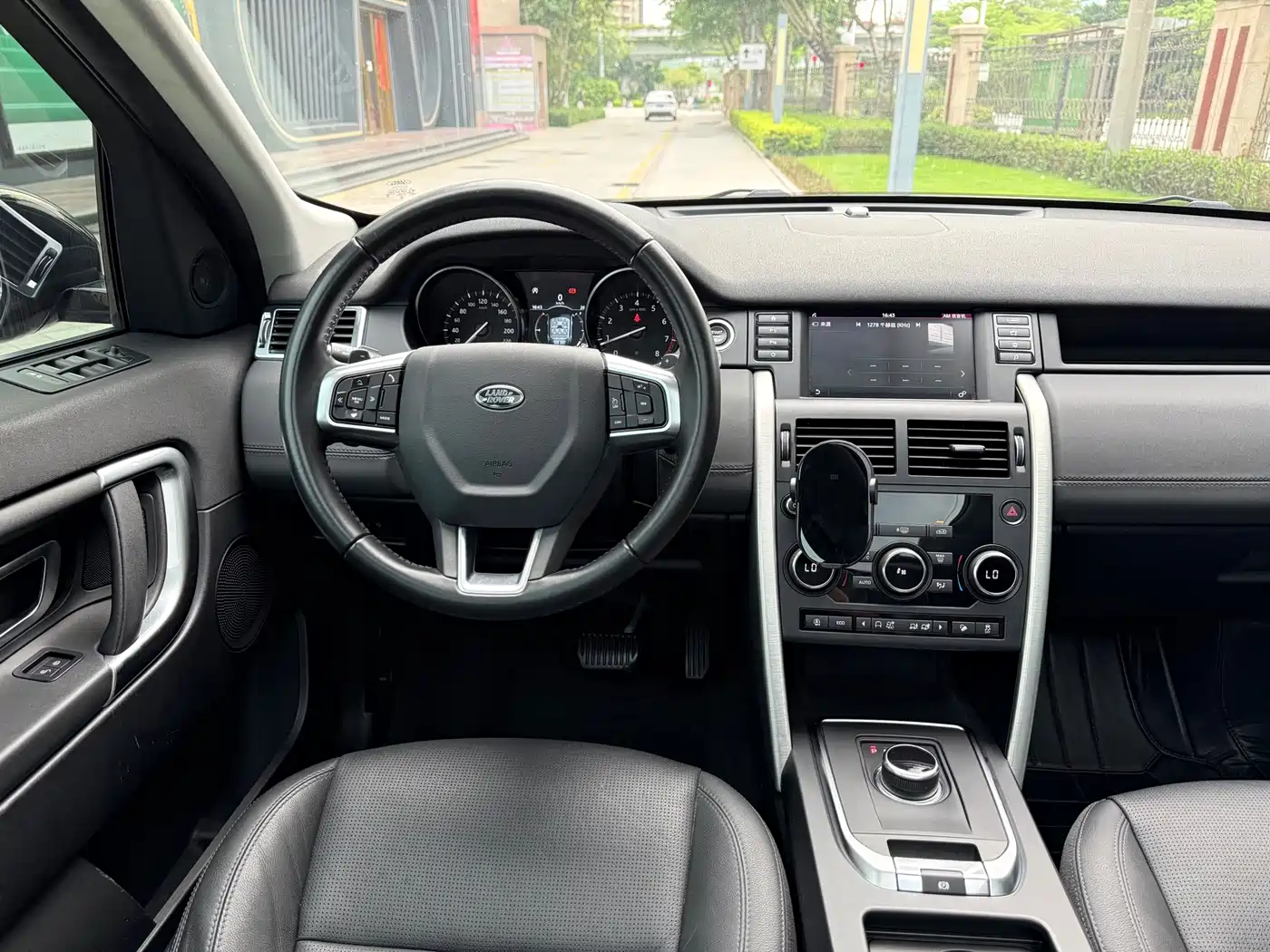 Land Rover Discovery Sport 2018 240PS SE Edition фото 29