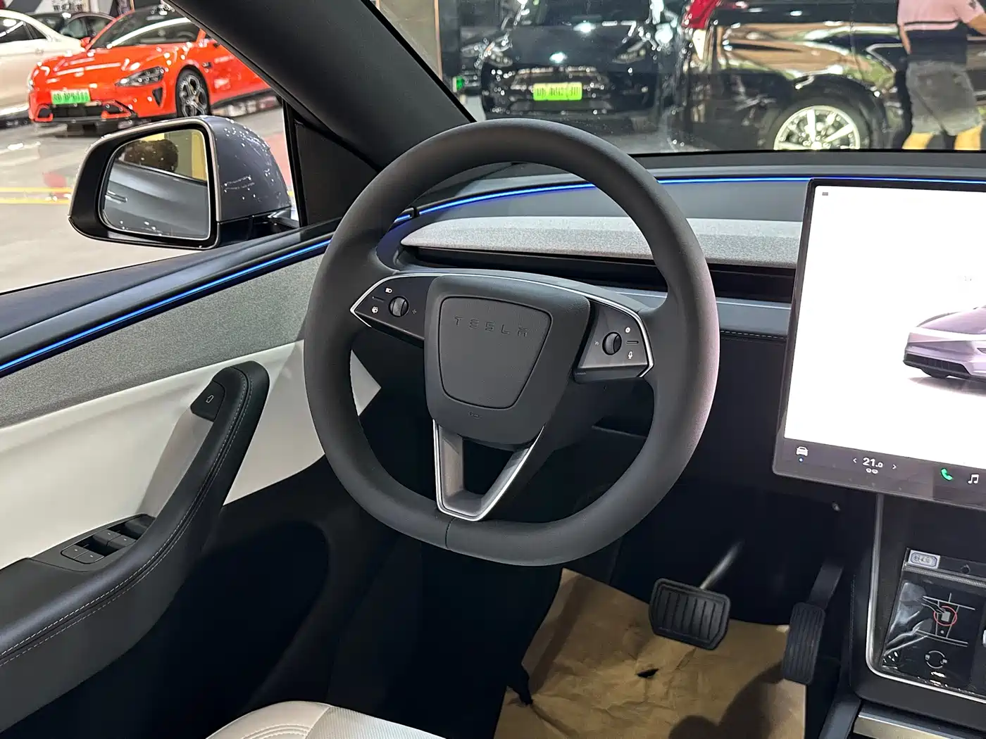 TESLA MODEL Y