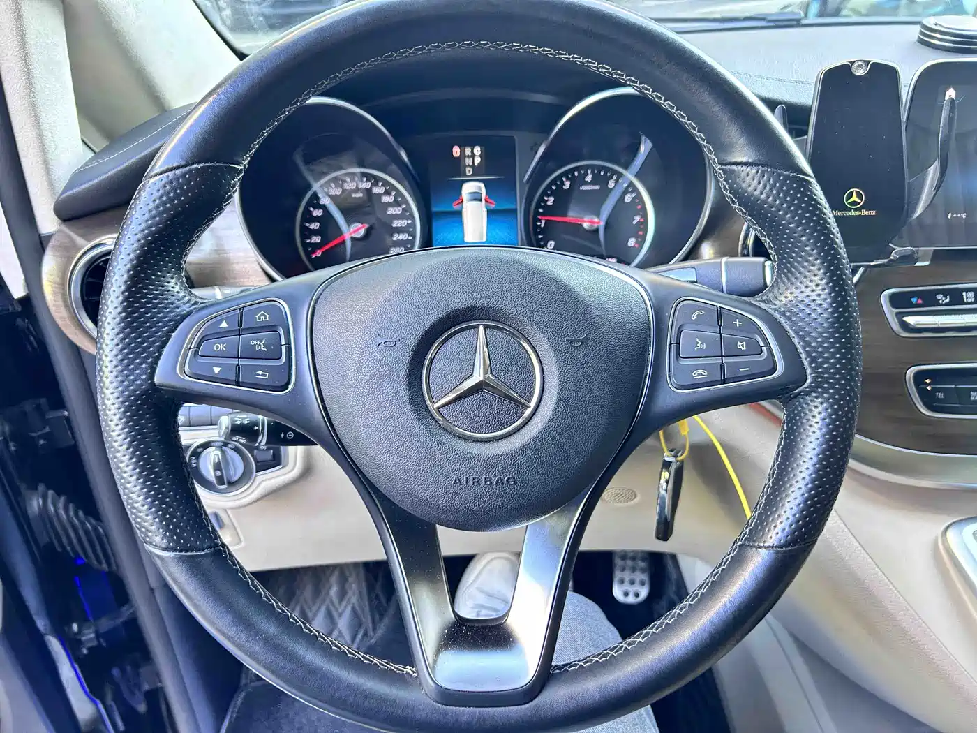 Mercedes-Benz V-Class 2020 Model V 260 L Long Wheelbase Luxury фото 8