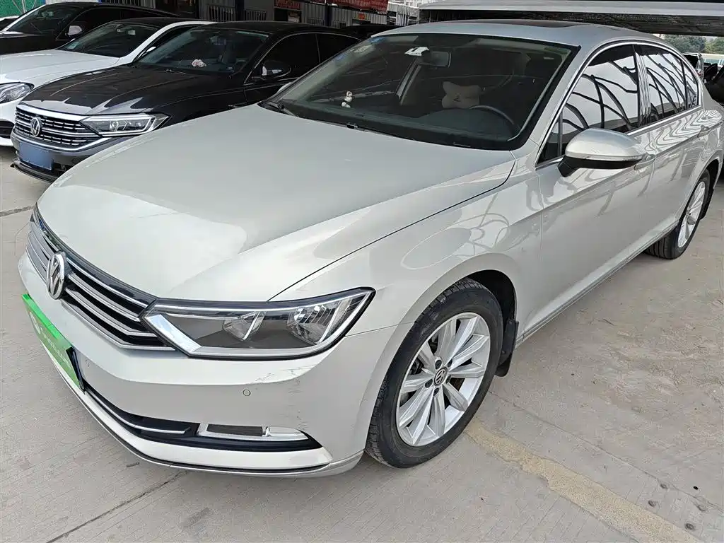 Volkswagen Magotan 2017 330TSI DSG Leading фото 2