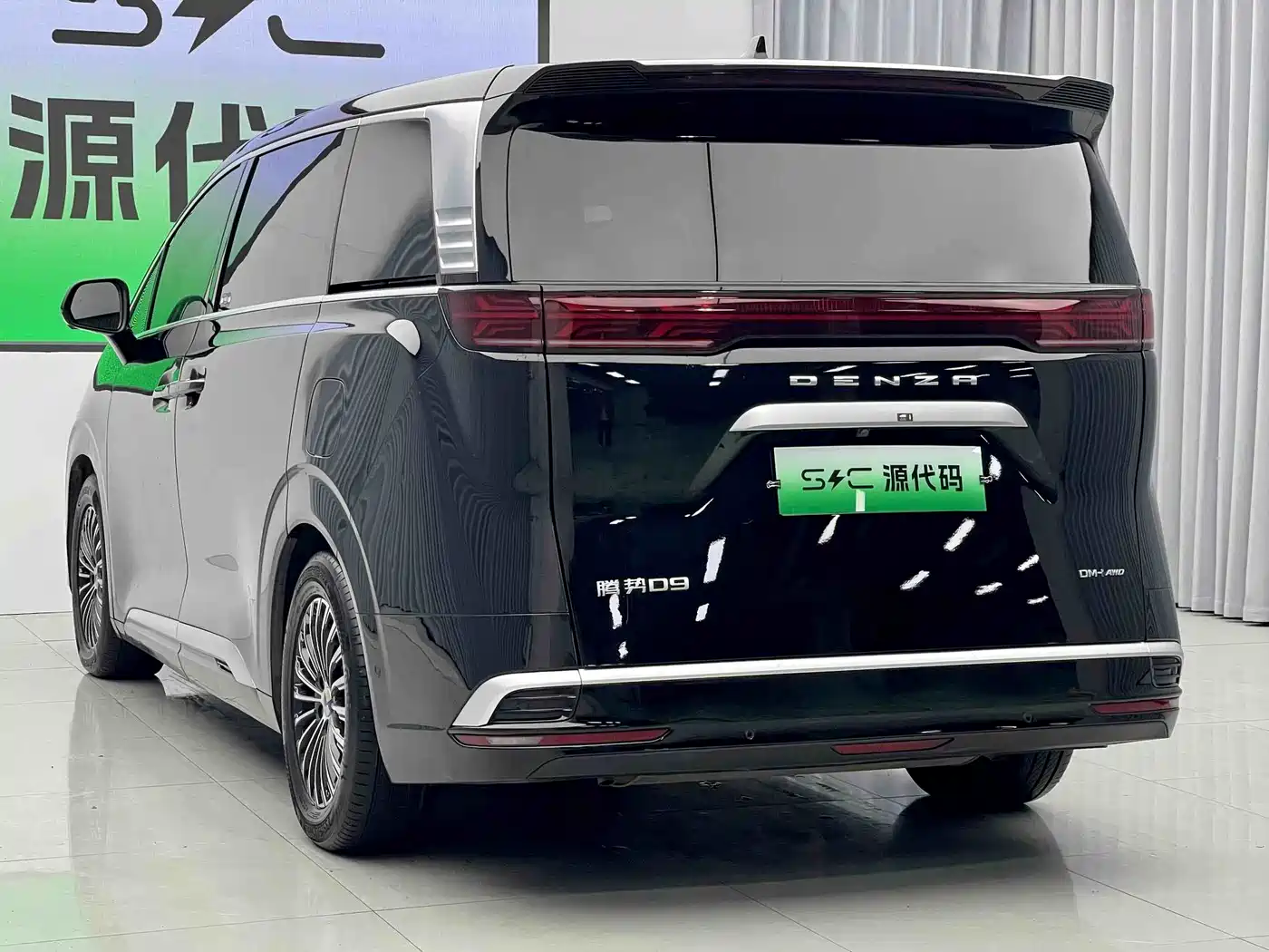 Denza D9 2022 DM-i 970 All-Wheel Drive Honor Edition фото 18