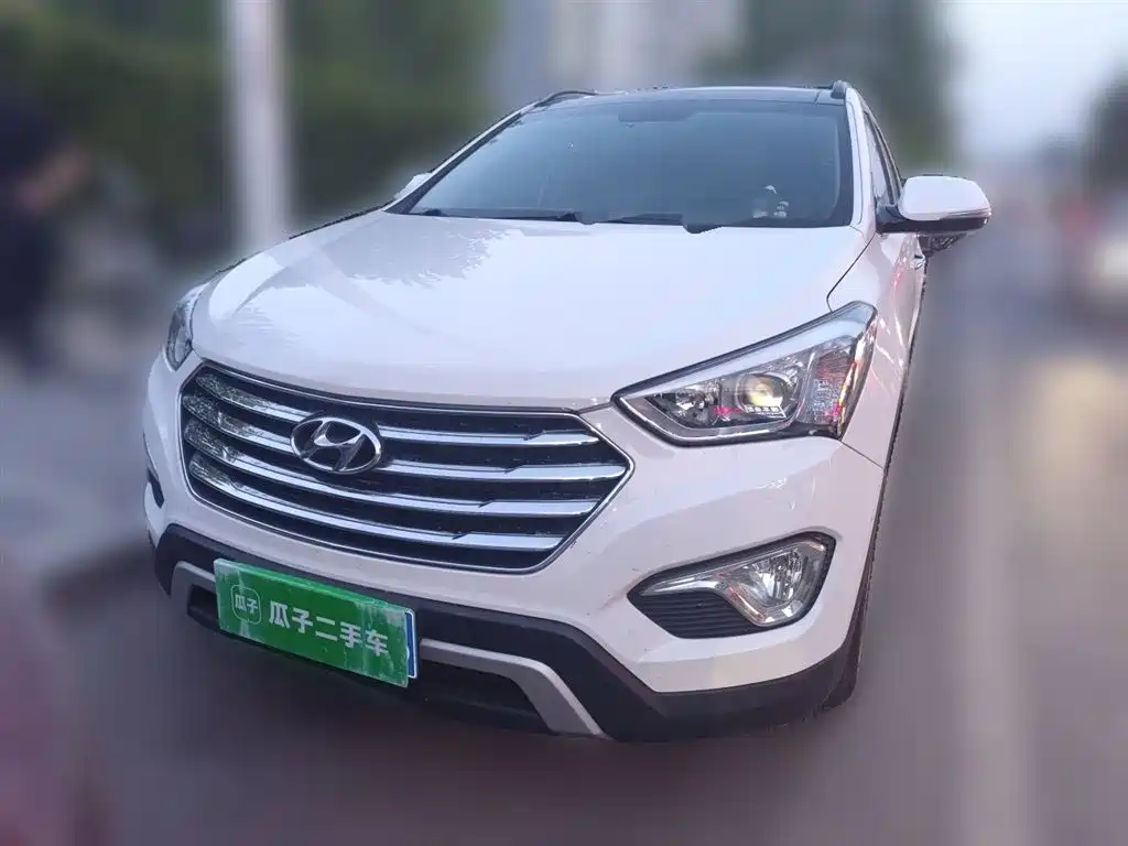 Hyundai Grand Santa Fe 2013 3.0L 7-Seater 4WD Comfort Edition фото 2