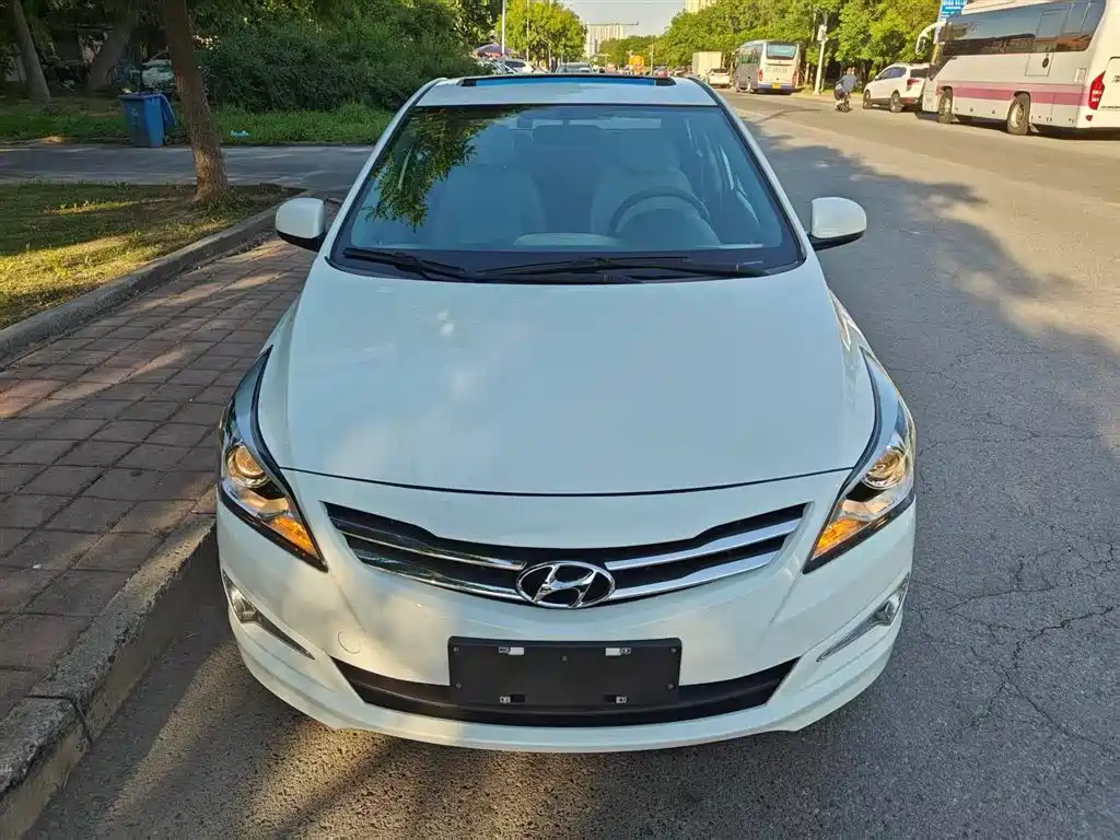 Hyundai Verna 2014 1.4L Automatic Leading GLX фото 3