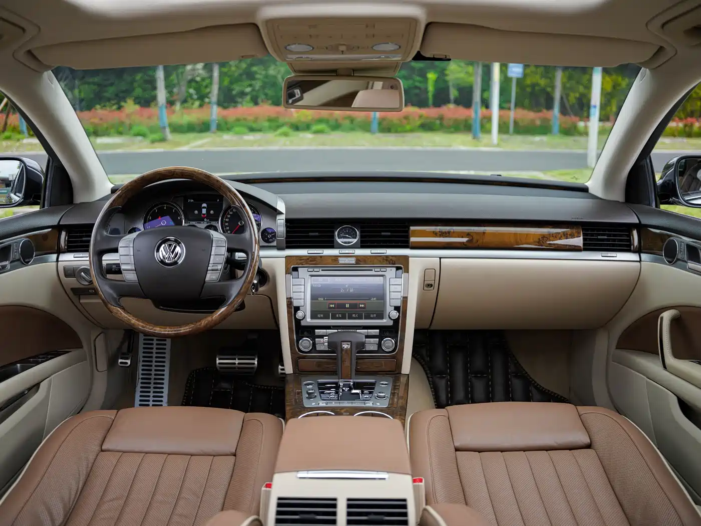 Volkswagen Phaeton 2012 3.0L Elite Custom фото 31