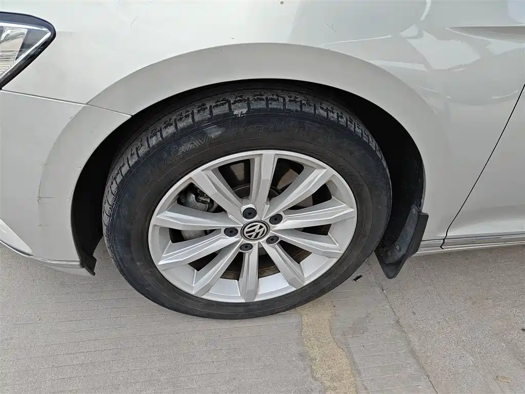 Volkswagen Magotan 2017 330TSI DSG Leading фото 23