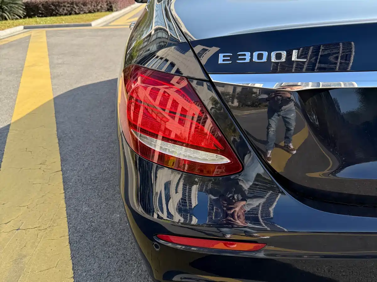 Mercedes-Benz E-Class 2020 Model E 260 L Sport фото 12