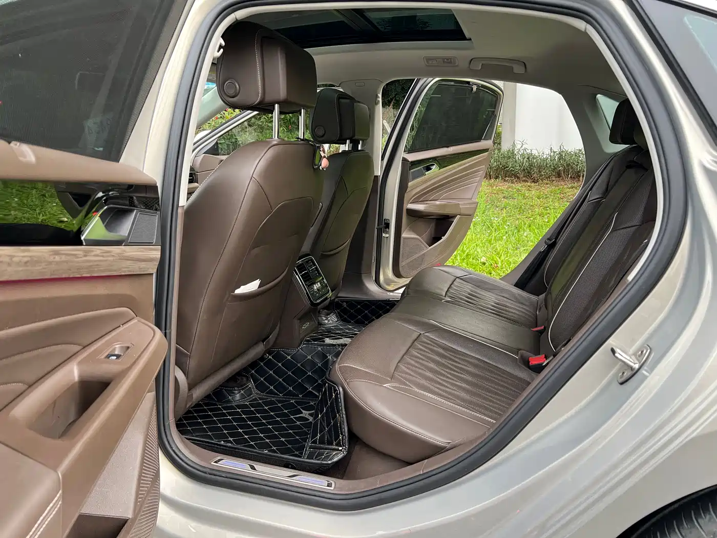 Volkswagen Passat New Energy 2019 430PHEV Hybrid Luxury Edition фото 11