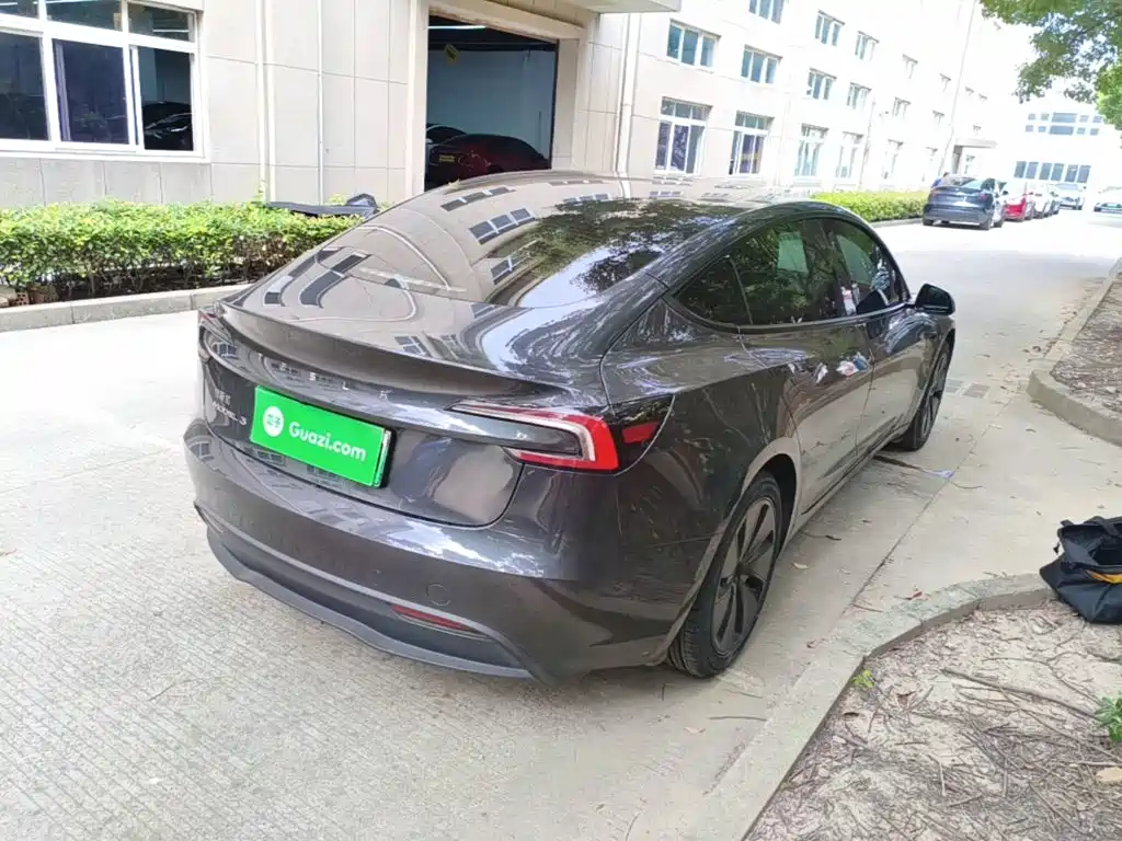 Фото 7 - Tesla Model 3