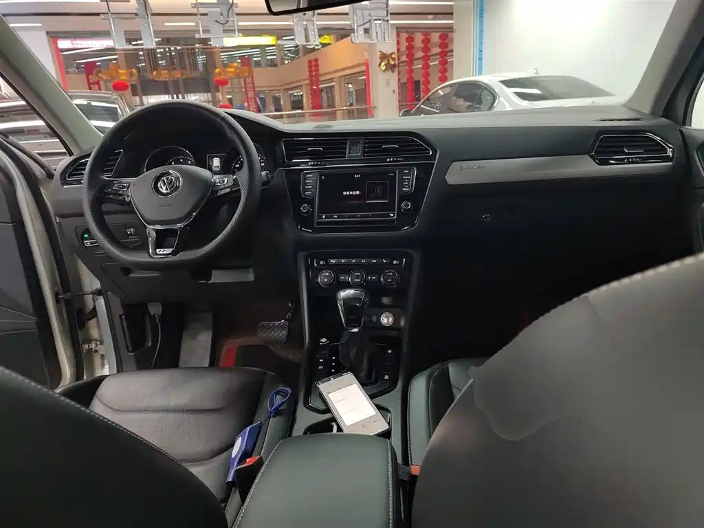 Volkswagen Tiguan L 2018 330TSI Automatic 2WD Luxury Edition фото 6