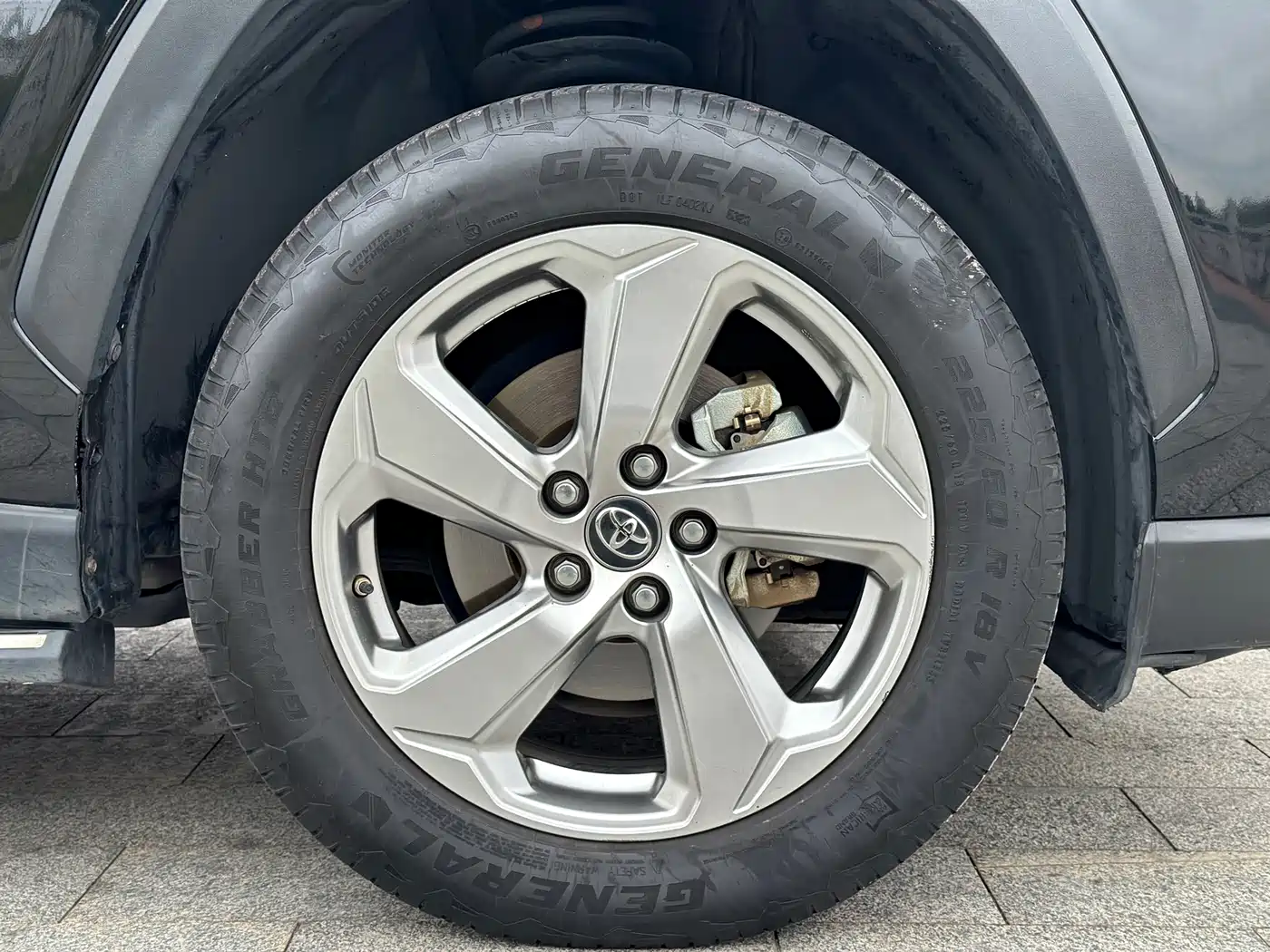Toyota RAV4 Rongfang 2021 Hybrid 2.5L E-CVT Front-wheel Drive Elite Edition фото 5