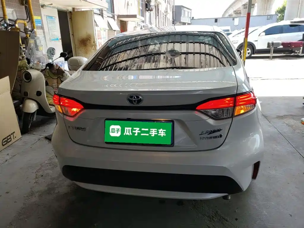 Toyota Levin 2022 Dual Engine 1.8H E-CVT Luxury Edition фото 6