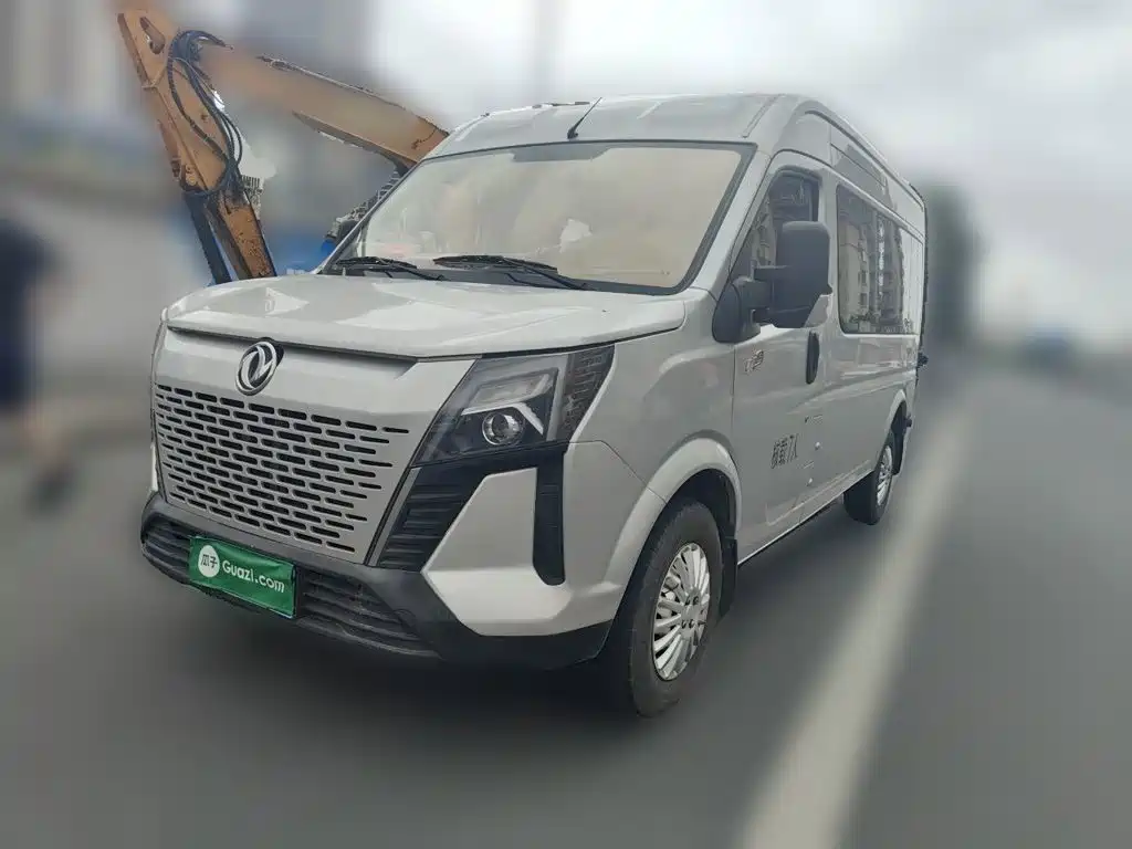 Dongfeng Yufeng Yufeng 2024 2023 V9+ 2.0T Manual FWD Multi-purpose Medium Wheelbase Medium Roof 7/8/9 Seater