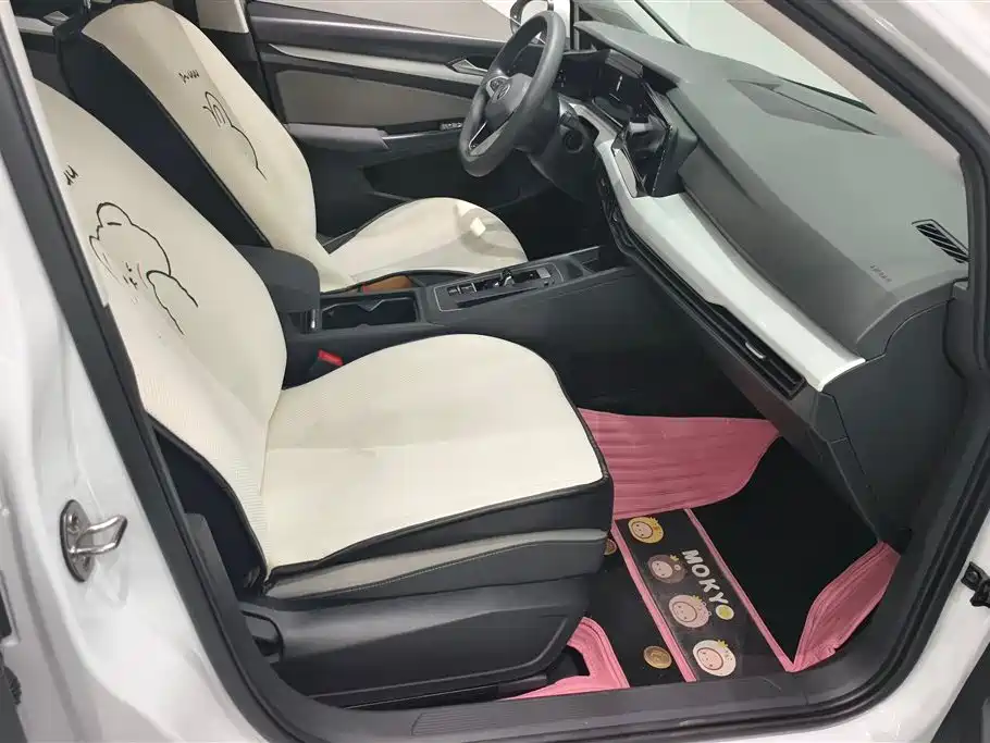 Volkswagen Golf 2021 200TSI DSG фото 8