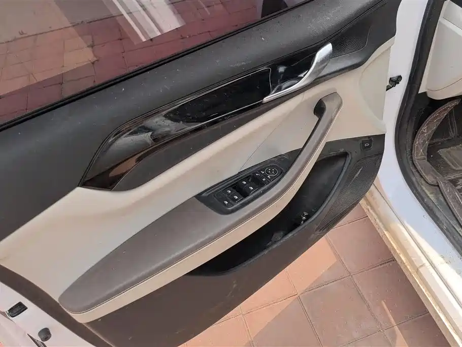 BYD Qin PLUS 2024 Glory Edition DM-i 55KM Leading фото 7