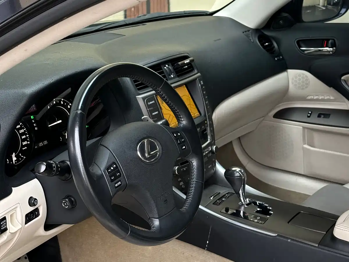 Lexus IS 2009 300C фото 9