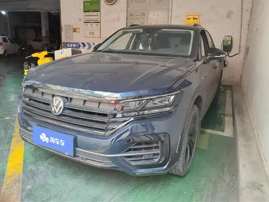 Volkswagen Touareg 2023 3.0TSI R-Line Black Sports Package