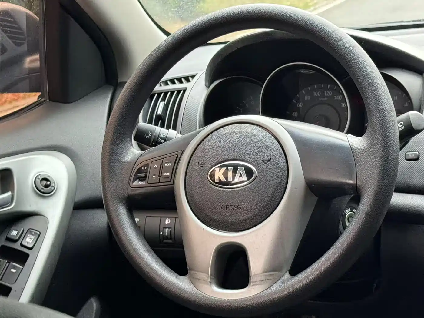 Kia Forte 2014 1.6L MT GL фото 9