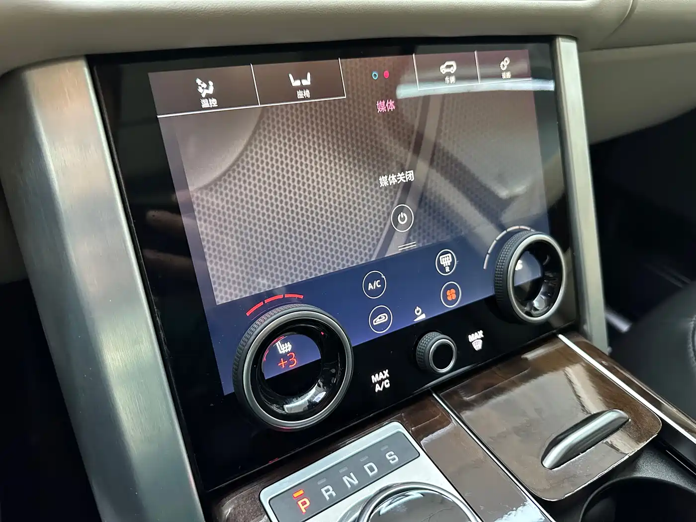 Land Rover Range Rover 2020 3.0 L6 Heritage Edition фото 9