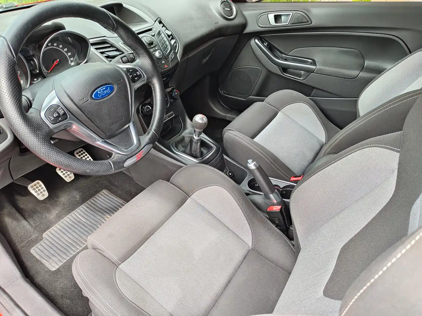 Ford Fiesta (Import) 2013 1.6T ST фото 23