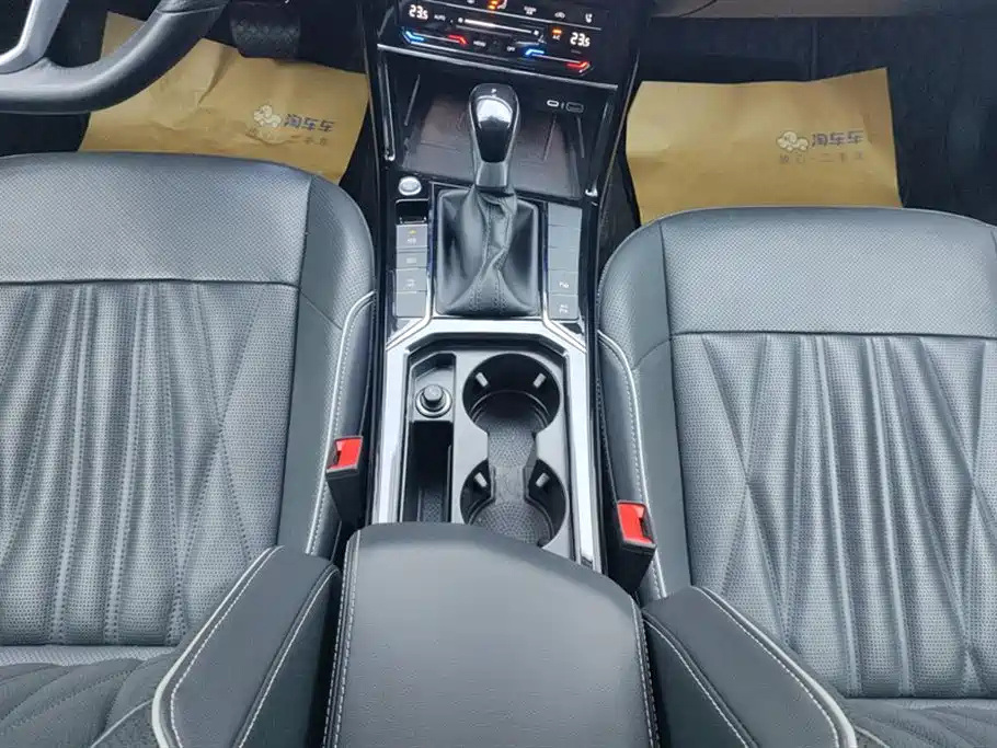 Volkswagen Passat 2023 Facelift 330TSI Luxury Edition фото 16