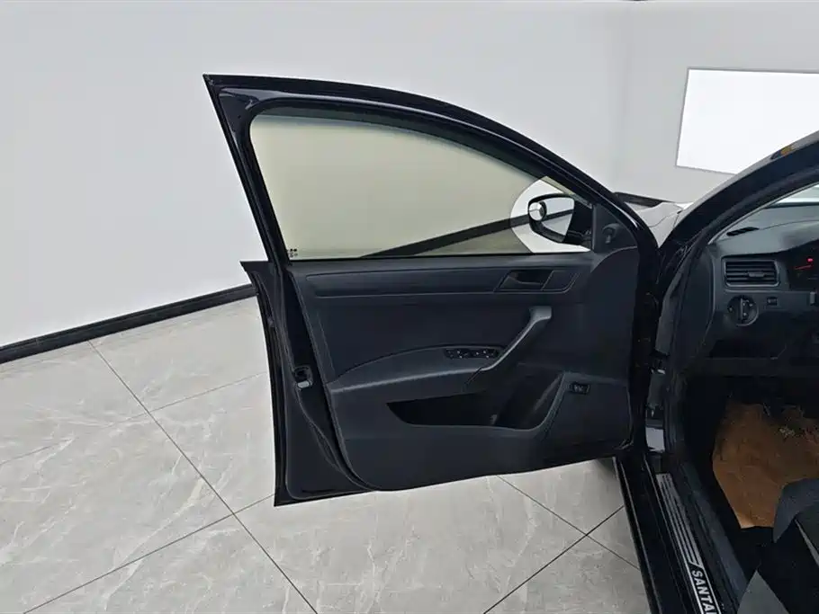Volkswagen Santana 2015 1.4L Manual Trend Edition фото 7