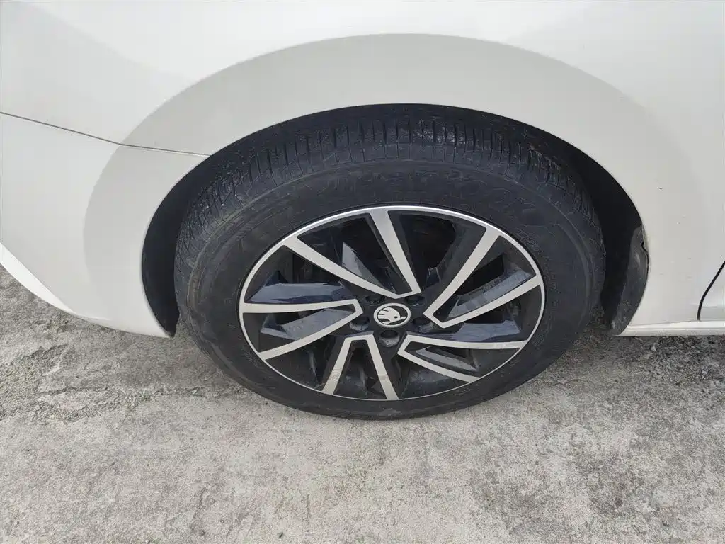 Škoda Skoda Rapid Spaceback 2020 1.5L Auto Comfort фото 25