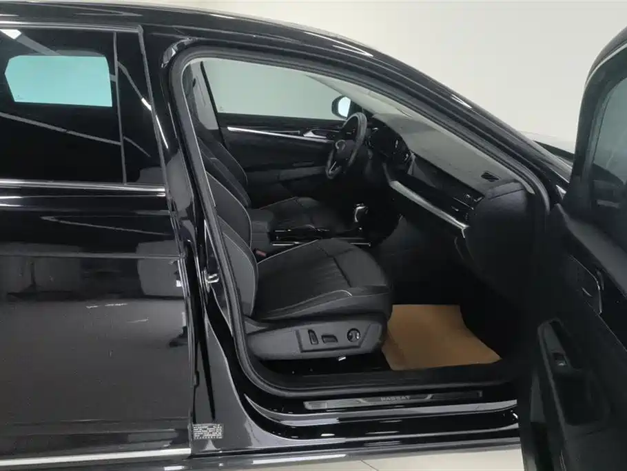 Volkswagen Passat 2022 330TSI Starlight Elite Edition фото 8