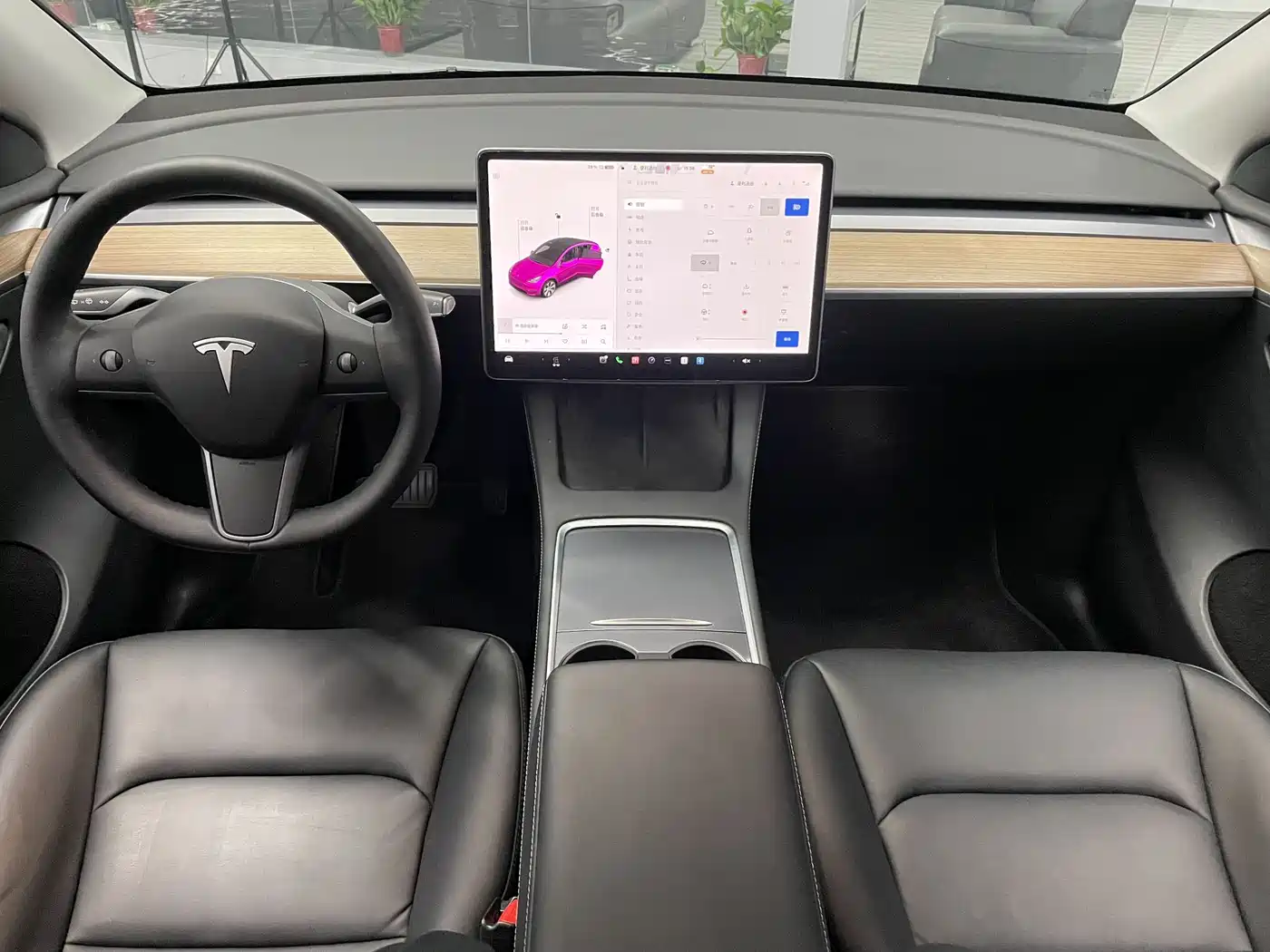 TESLA MODEL Y