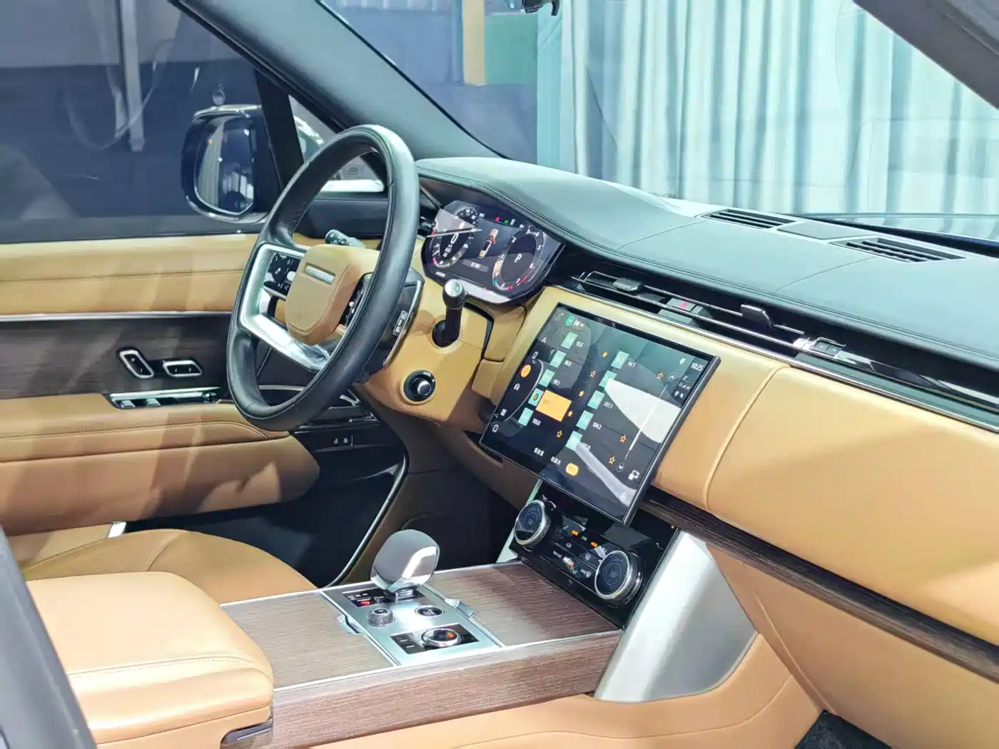 Photo 5 - Land Rover Range Rover