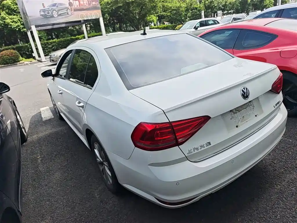 Volkswagen Lavida 2017 1.6L Automatic Comfort Edition фото 9