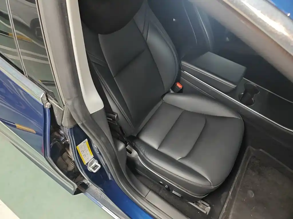 Фото 25 - Tesla Model 3