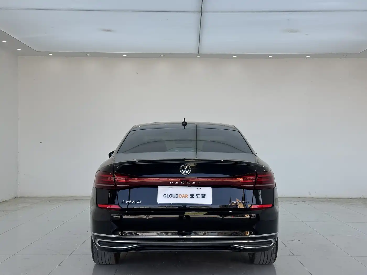 Volkswagen Passat 2024 380TSI Luxury фото 7