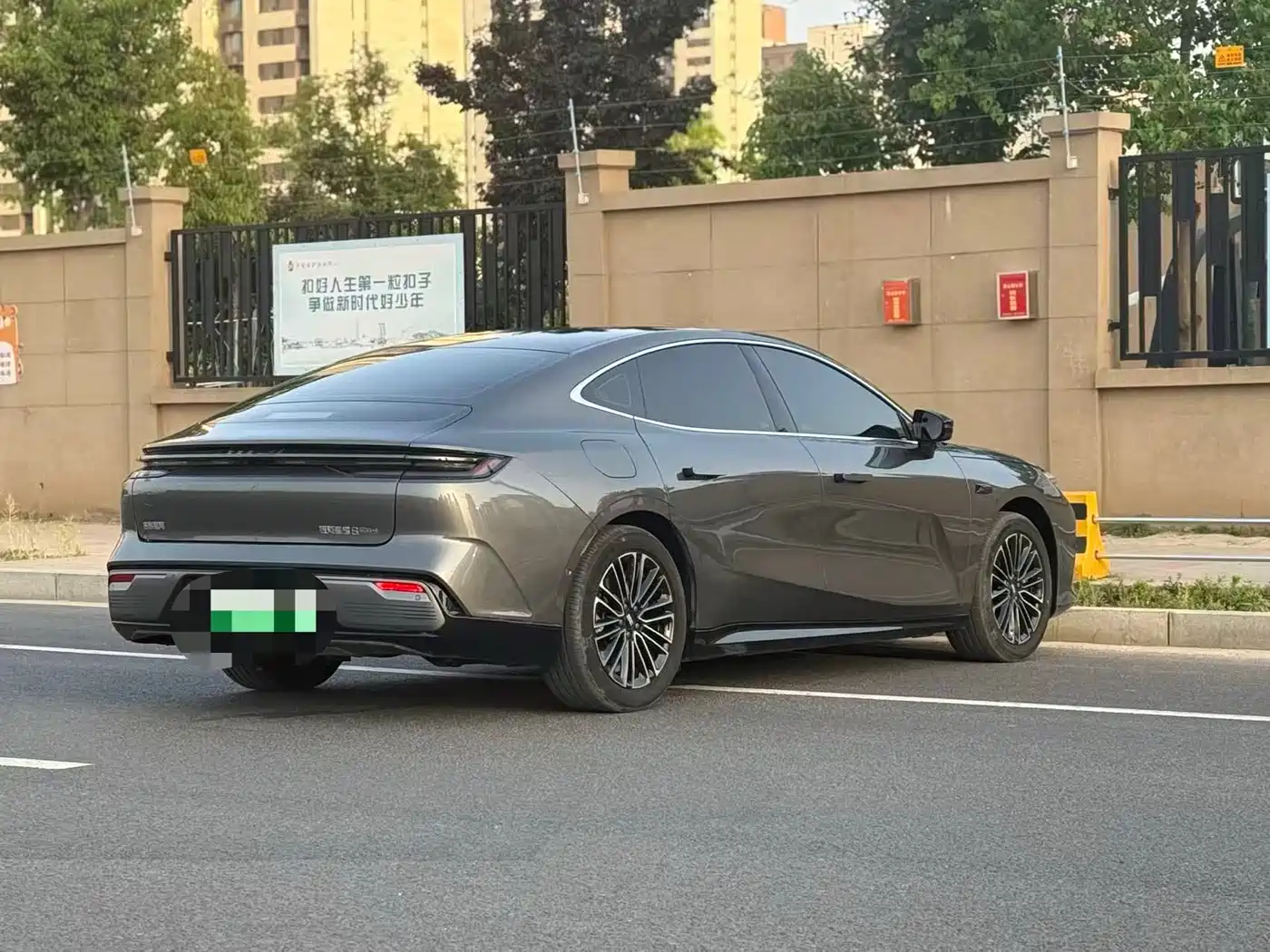 Geely Galaxy Galaxy Xingyao 8 2025 130km EM-i Premium Edition фото 7