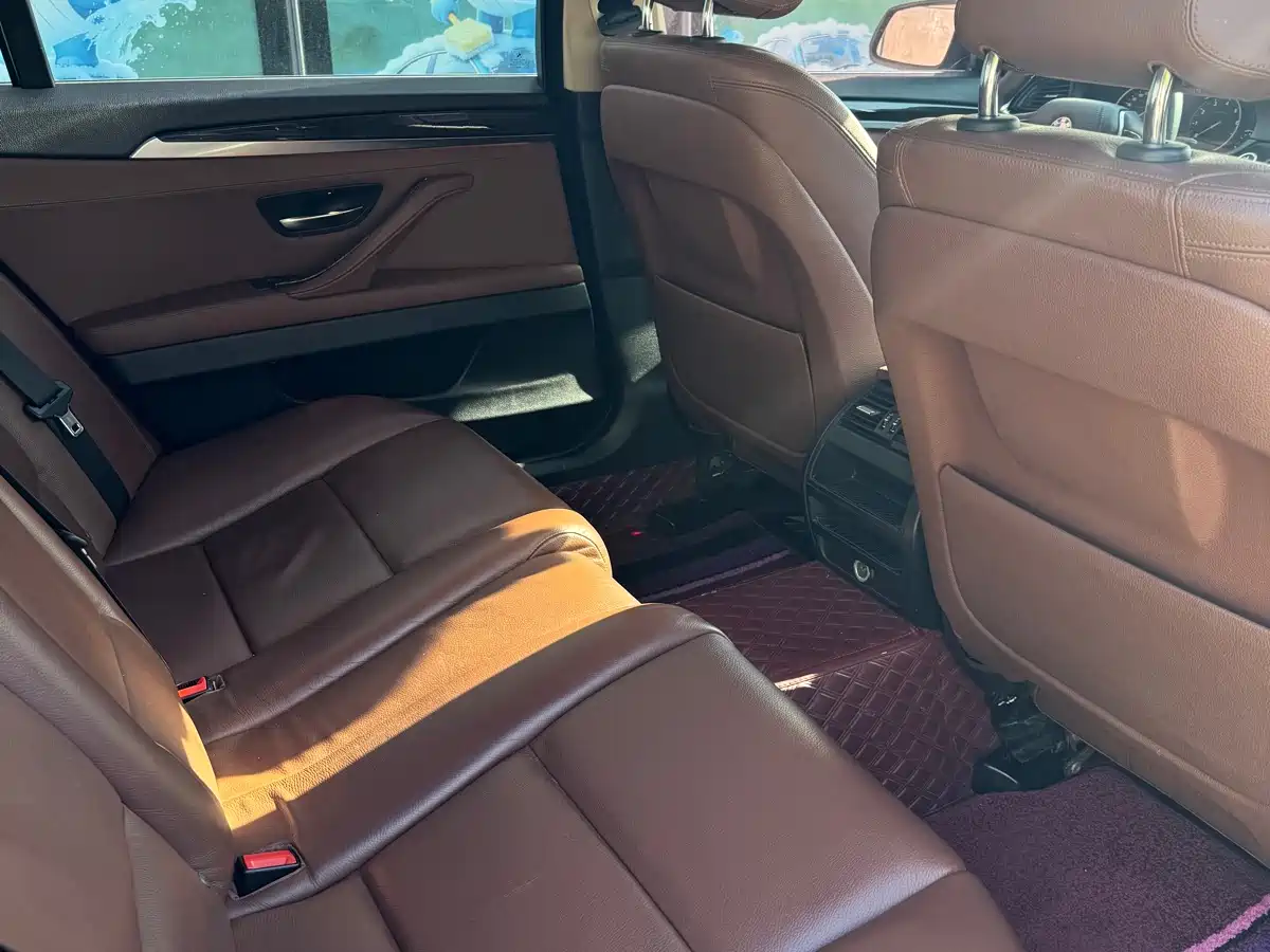 BMW 5 Series 2014 525Li Leading фото 6