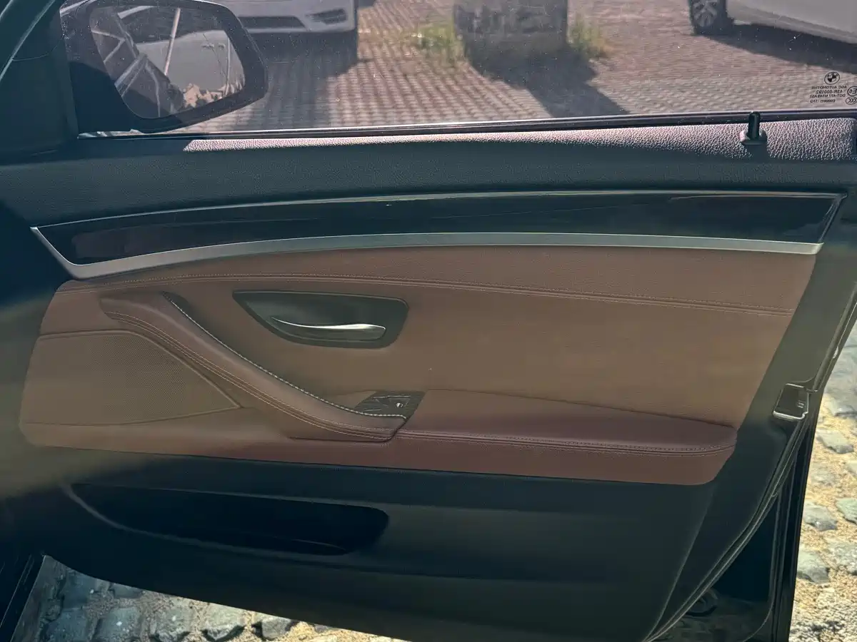 BMW 5 Series 2014 525Li Leading фото 5