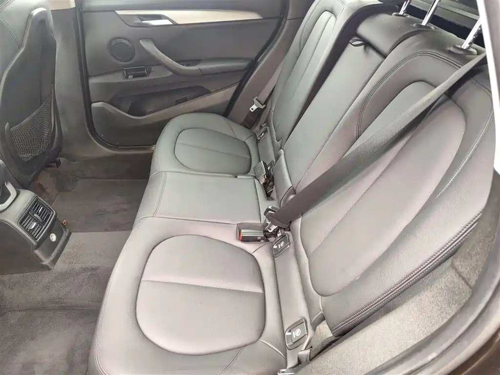 BMW X1 2016 sDrive18Li Premium Model фото 13