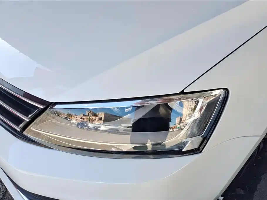 Volkswagen Sagitar 2017 180TSI Auto Exclusive Edition фото 5