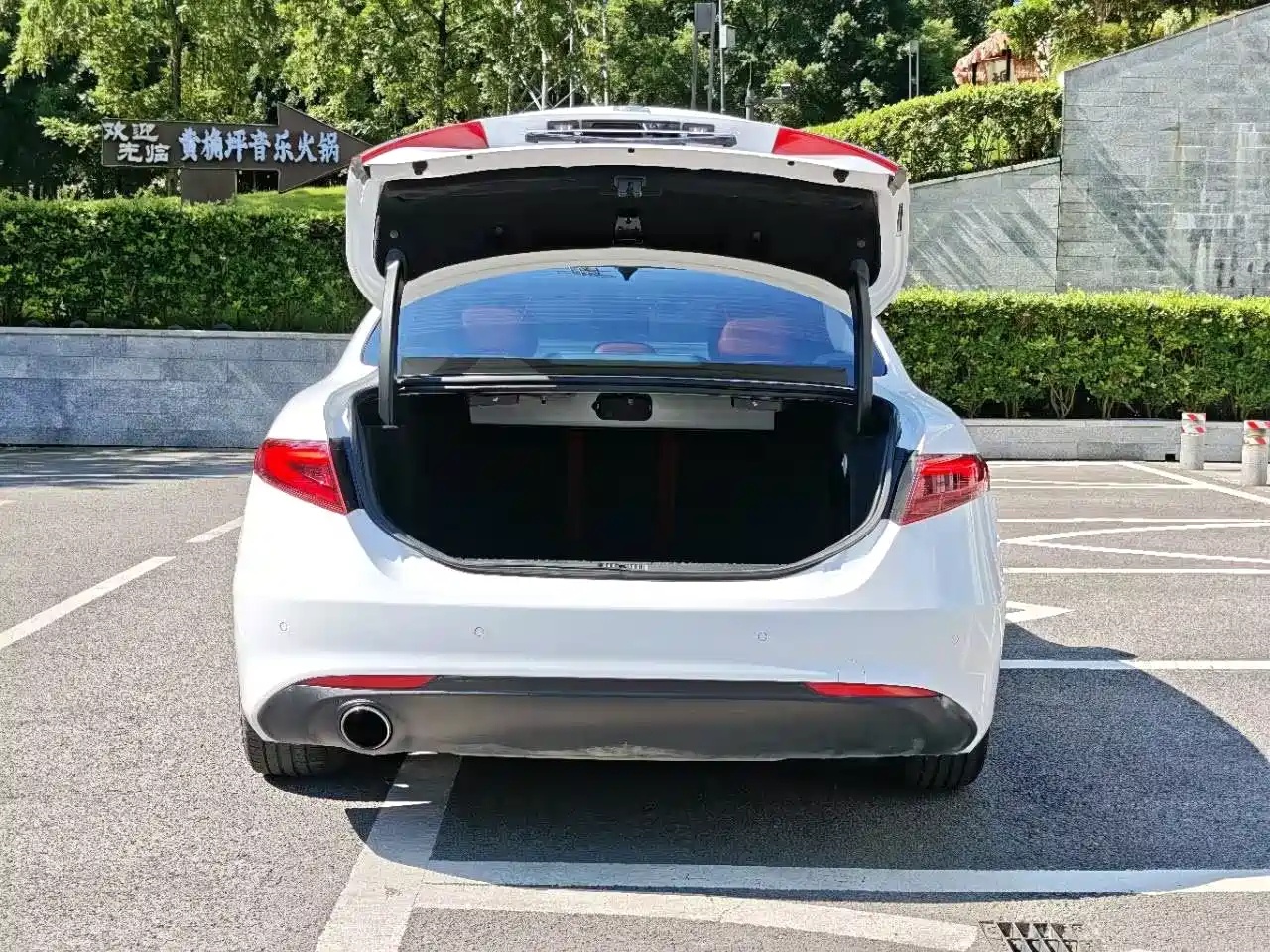 Alfa Romeo Giulia 2017 2017 2.0T 200HP Luxury Edition