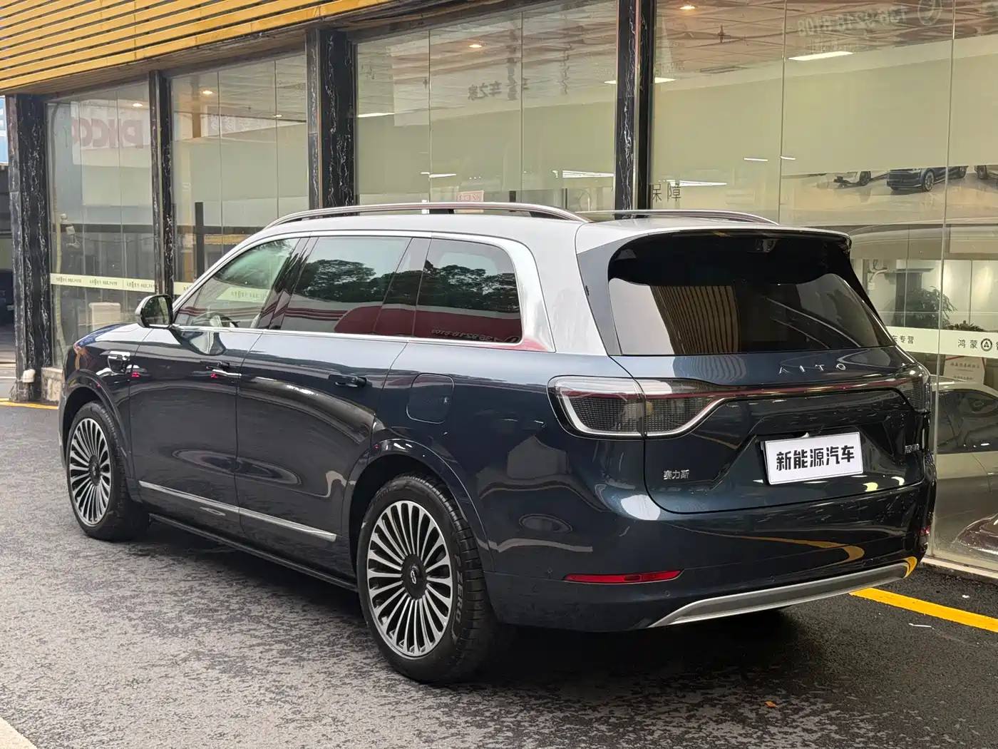 AITO Wenjie AITO M9 2025 Extended Range Ultra 52kWh 6-Seater фото 4