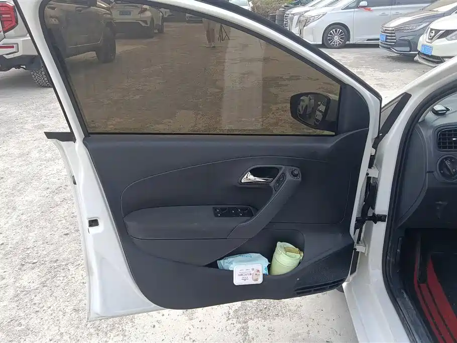 Volkswagen Polo 2018 1.5L Auto Safe Drive фото 7